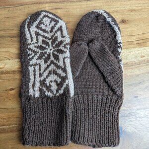 Vintage Cottagecore Grandpa Mittens with Classic Icelandic Snowflake Pattern